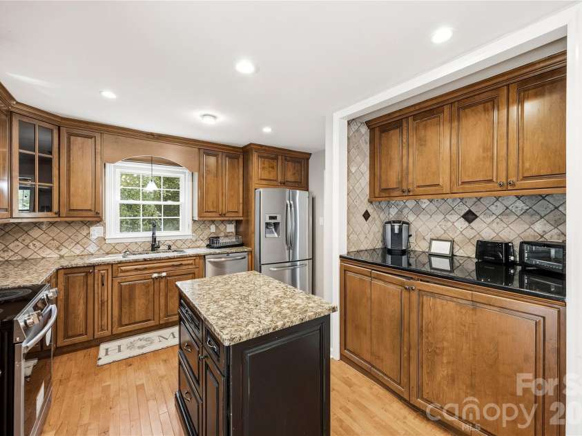3724 Beulah Church Road, Matthews, NC 28104.  MLS# CAR4425416, YatesRealty ID 51147. 