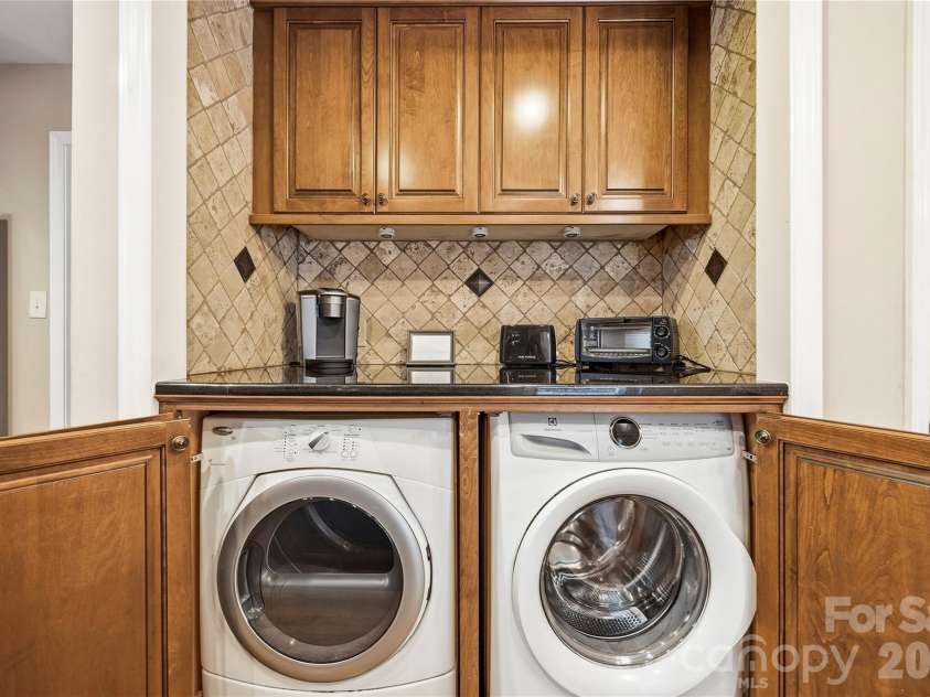 3724 Beulah Church Road, Matthews, NC 28104.  MLS# CAR4425416, YatesRealty ID 51147. 