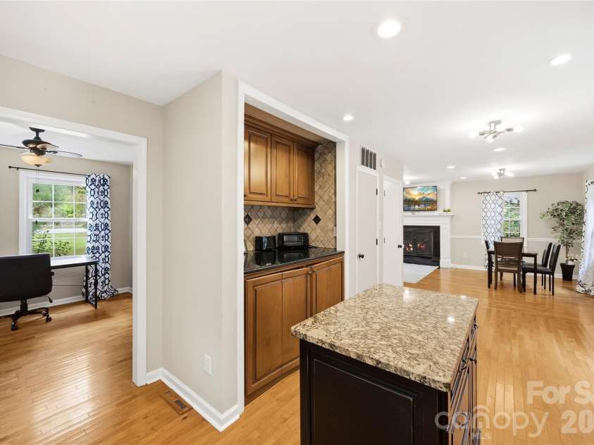 3724 Beulah Church Road, Matthews, NC 28104.  MLS# CAR4425416, YatesRealty ID 51147. 