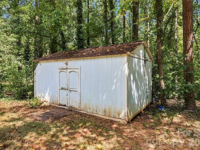 3724 Beulah Church Road, Matthews, NC 28104.  MLS# CAR4425416, YatesRealty ID 51147. 