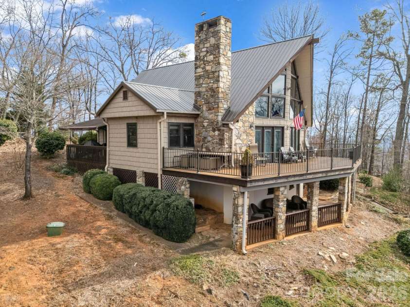 139 Valley View Circle, Lake Lure, NC 28746.  MLS# CAR4329352, YatesRealty ID 5115. 