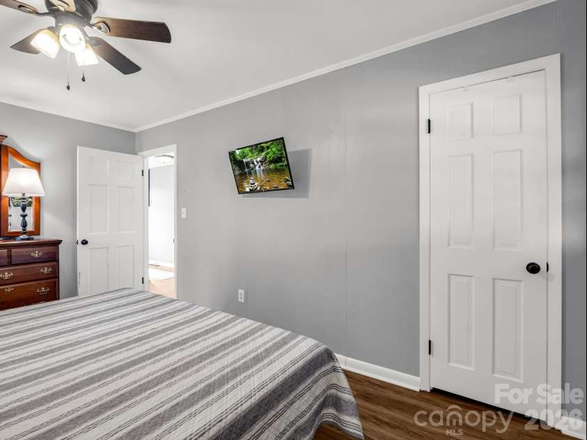 139 Valley View Circle, Lake Lure, NC 28746.  MLS# CAR4329352, YatesRealty ID 5115. 