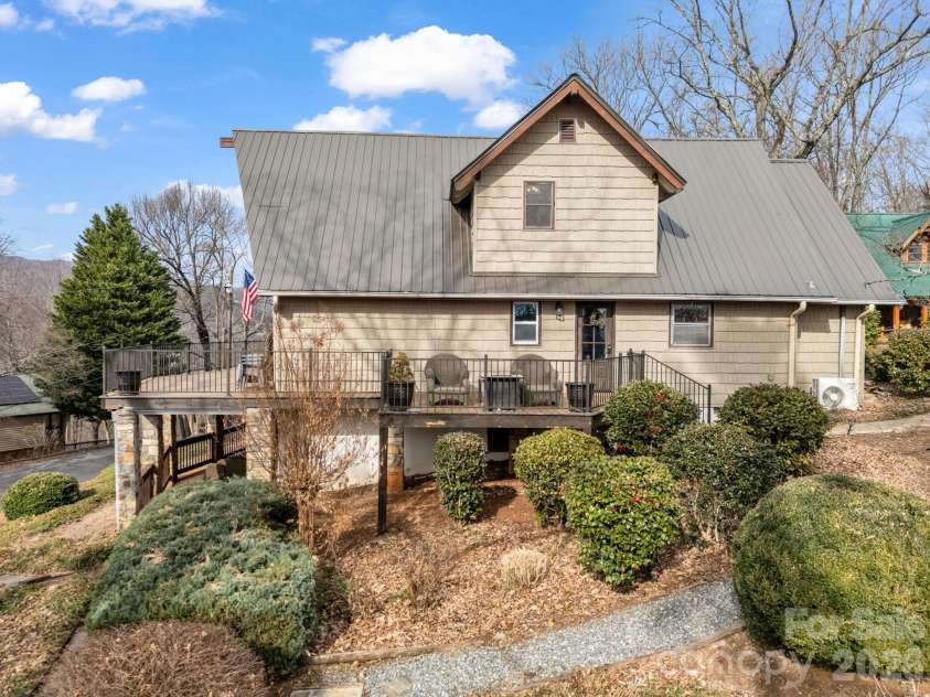 139 Valley View Circle, Lake Lure, NC 28746.  MLS# CAR4329352, YatesRealty ID 5115. 