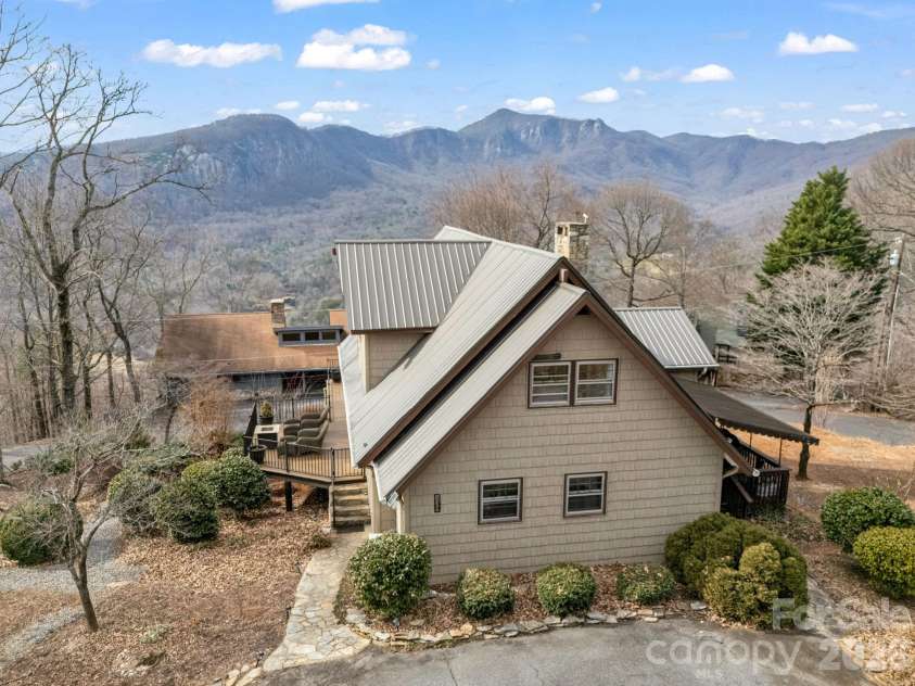139 Valley View Circle, Lake Lure, NC 28746.  MLS# CAR4329352, YatesRealty ID 5115. 