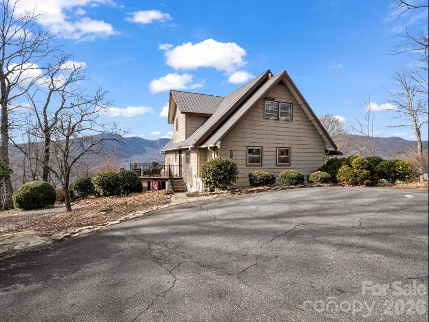 139 Valley View Circle, Lake Lure, NC 28746.  MLS# CAR4329352, YatesRealty ID 5115. 