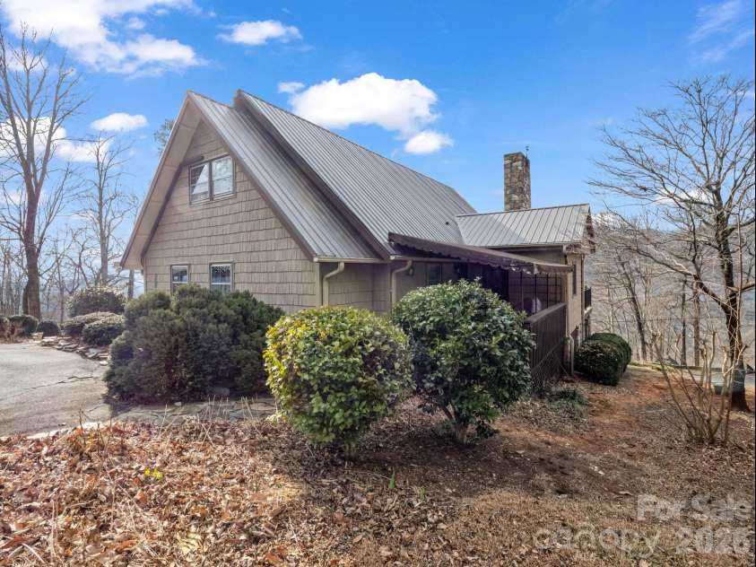 139 Valley View Circle, Lake Lure, NC 28746.  MLS# CAR4329352, YatesRealty ID 5115. 