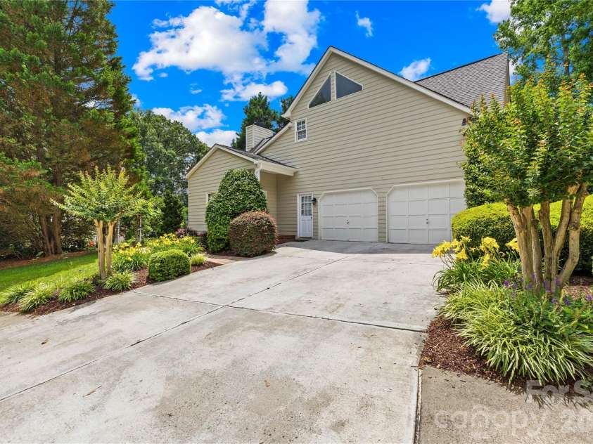 9514 Hayenridge Court, Huntersville, NC 28078.  MLS# CAR4424942, YatesRealty ID 51150. 