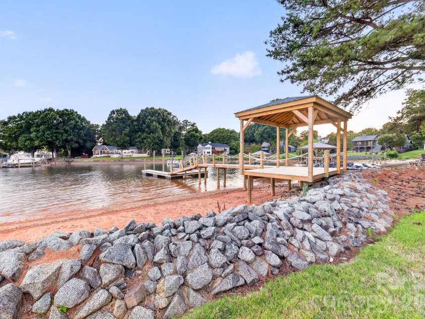 18212 & 18210 Pompano Place, Cornelius, NC 28031.  MLS# CAR4424984, YatesRealty ID 51152. 