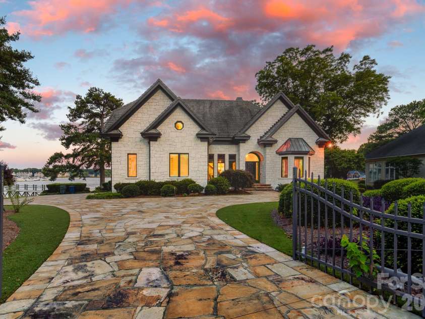18212 & 18210 Pompano Place, Cornelius, NC 28031.  MLS# CAR4424984, YatesRealty ID 51152. 