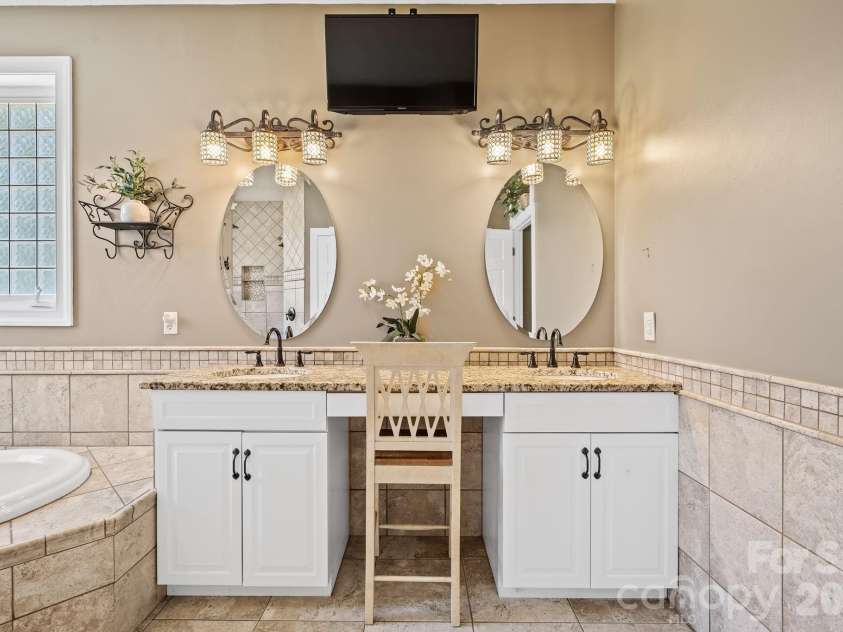 187 Duncan Creek Road, Fletcher, NC 28732.  MLS# CAR4424773, YatesRealty ID 51157. Dual vanity