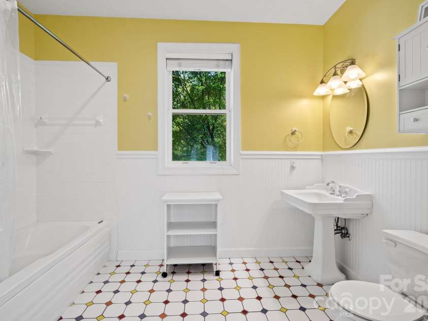 187 Duncan Creek Road, Fletcher, NC 28732.  MLS# CAR4424773, YatesRealty ID 51157. En suite bath