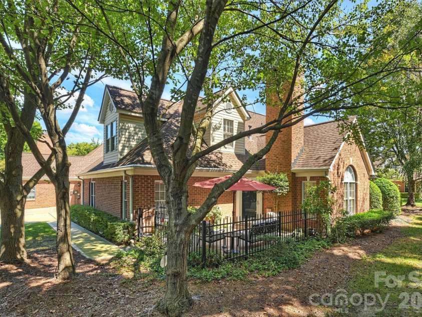 7418 Hurstbourne Green Drive, Charlotte, NC 28277.  MLS# CAR4421004, YatesRealty ID 51158. 