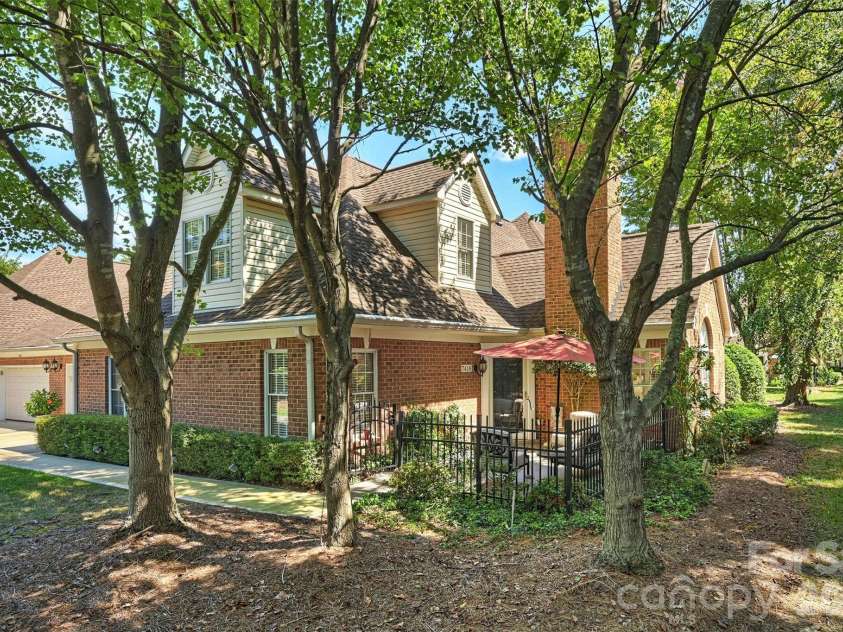 7418 Hurstbourne Green Drive, Charlotte, NC 28277.  MLS# CAR4421004, YatesRealty ID 51158. 