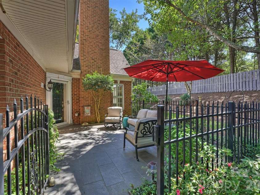 7418 Hurstbourne Green Drive, Charlotte, NC 28277.  MLS# CAR4421004, YatesRealty ID 51158. 