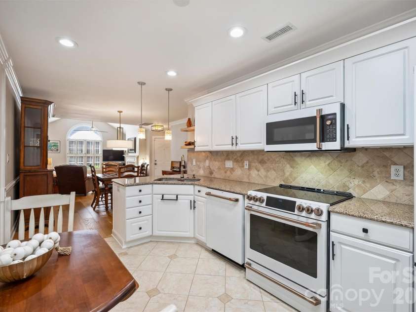 7418 Hurstbourne Green Drive, Charlotte, NC 28277.  MLS# CAR4421004, YatesRealty ID 51158. 