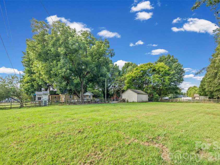 5517 Highway 218 Highway, Monroe, NC 28110.  MLS# CAR4425006, YatesRealty ID 51160. 