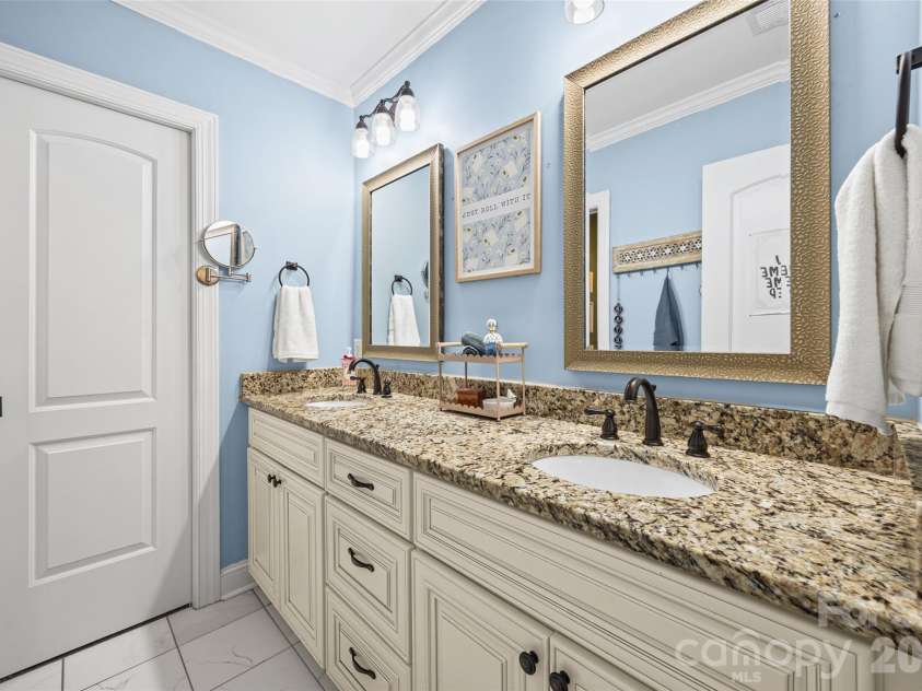 5517 Highway 218 Highway, Monroe, NC 28110.  MLS# CAR4425006, YatesRealty ID 51160. Primary Bath