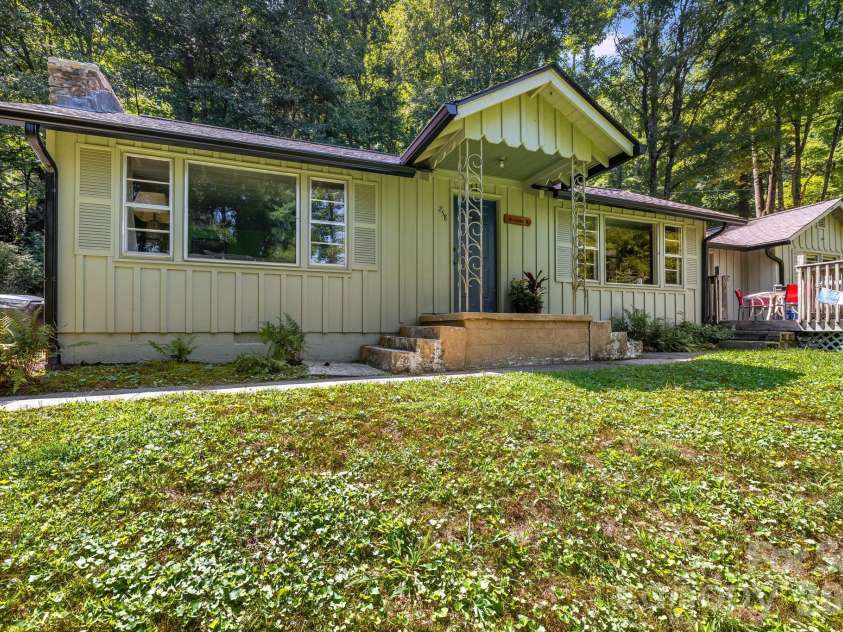 258 Old Homestead Road, Hendersonville, NC 28739.  MLS# CAR4424961, YatesRealty ID 51161. 