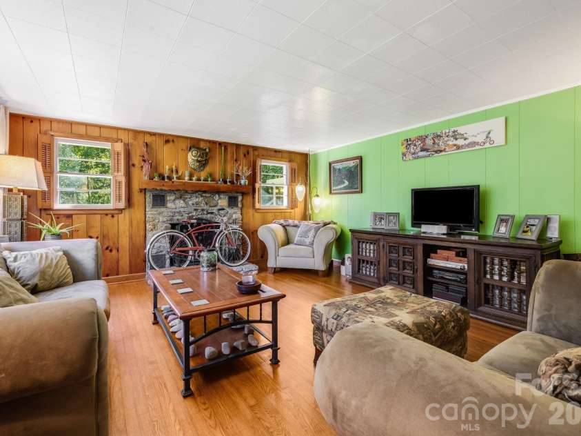 258 Old Homestead Road, Hendersonville, NC 28739.  MLS# CAR4424961, YatesRealty ID 51161. 