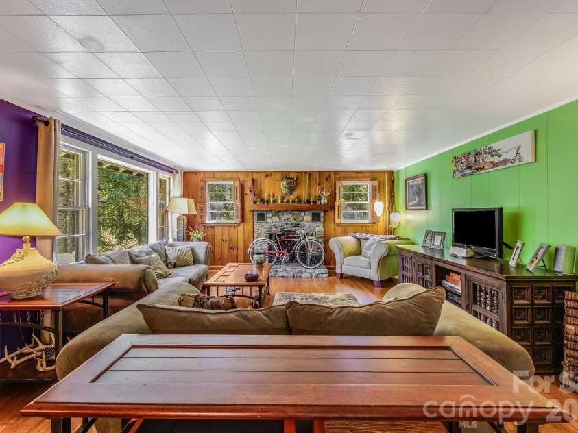 258 Old Homestead Road, Hendersonville, NC 28739.  MLS# CAR4424961, YatesRealty ID 51161. 