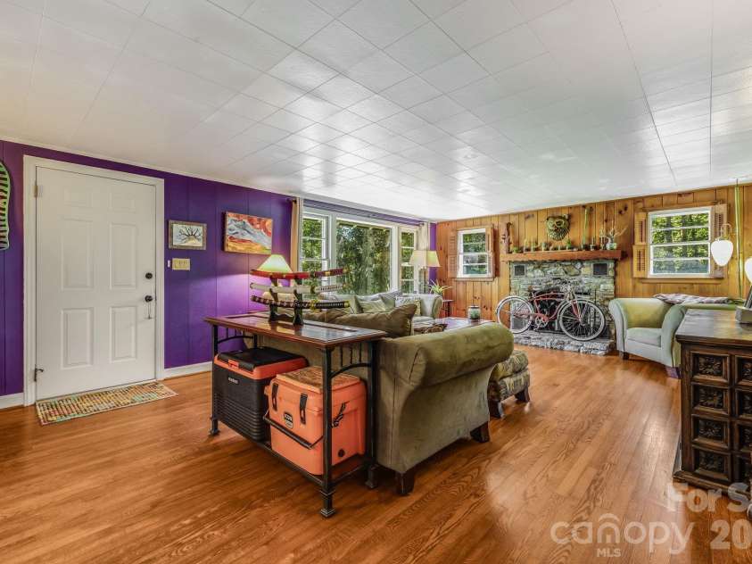 258 Old Homestead Road, Hendersonville, NC 28739.  MLS# CAR4424961, YatesRealty ID 51161. 