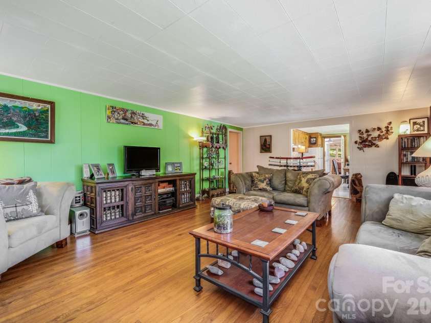 258 Old Homestead Road, Hendersonville, NC 28739.  MLS# CAR4424961, YatesRealty ID 51161. 