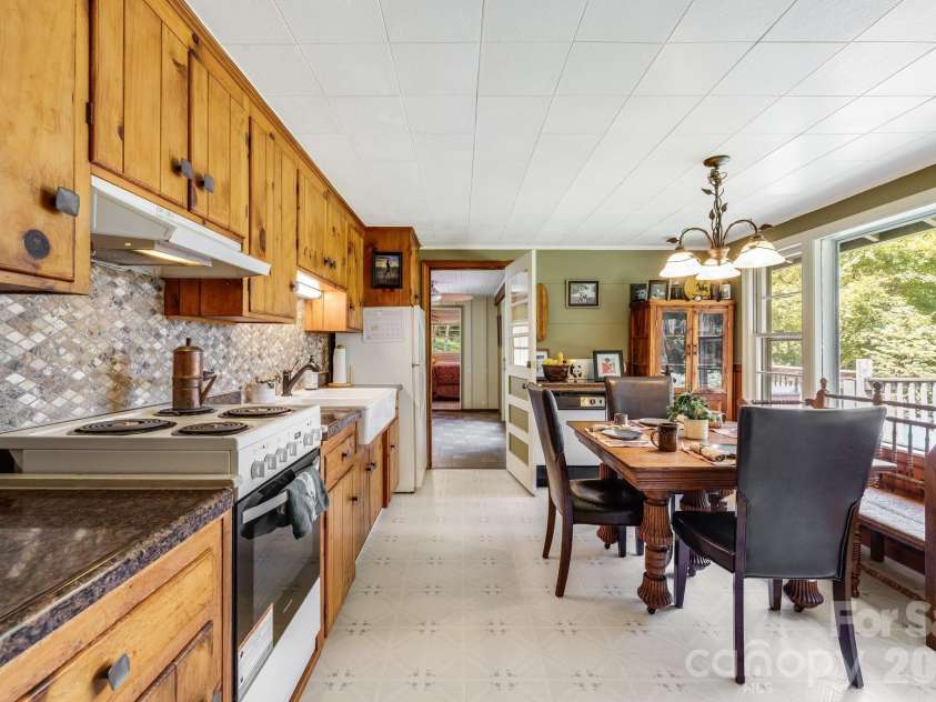 258 Old Homestead Road, Hendersonville, NC 28739.  MLS# CAR4424961, YatesRealty ID 51161. 