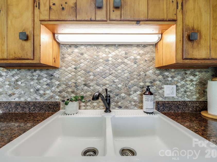 258 Old Homestead Road, Hendersonville, NC 28739.  MLS# CAR4424961, YatesRealty ID 51161. 