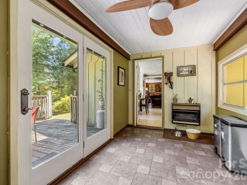 258 Old Homestead Road, Hendersonville, NC 28739.  MLS# CAR4424961, YatesRealty ID 51161. 