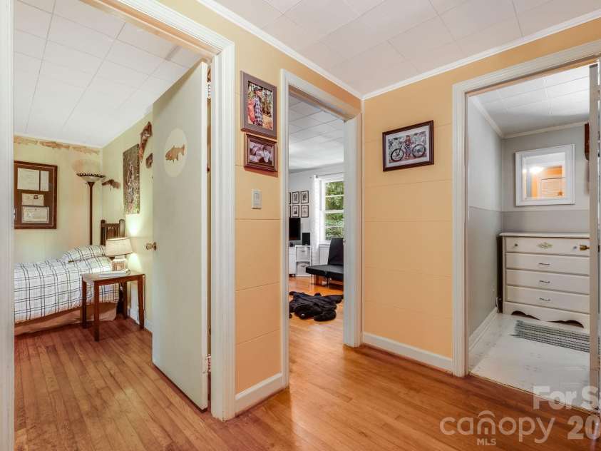 258 Old Homestead Road, Hendersonville, NC 28739.  MLS# CAR4424961, YatesRealty ID 51161. 