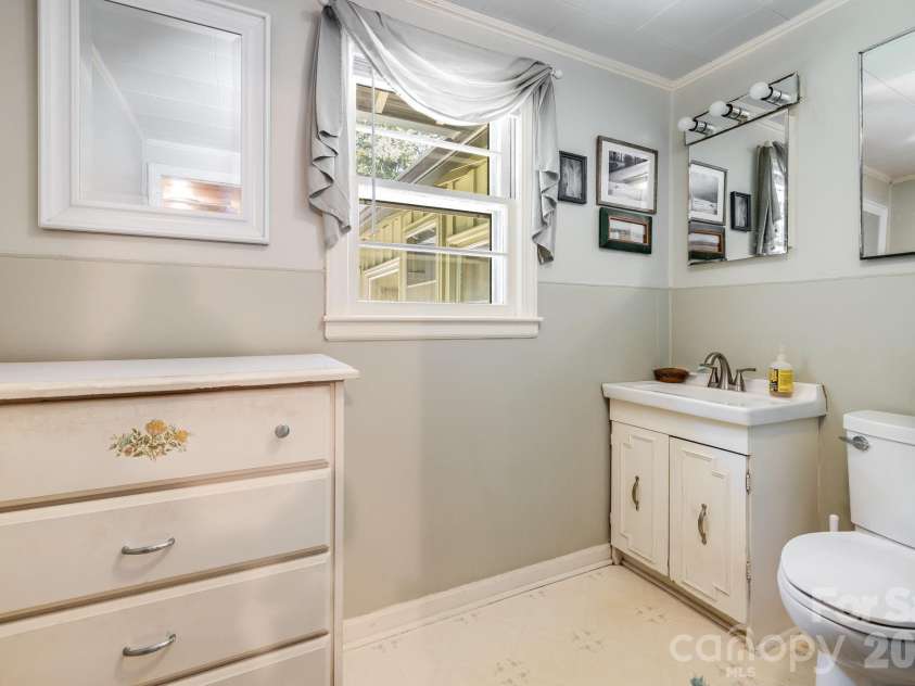 258 Old Homestead Road, Hendersonville, NC 28739.  MLS# CAR4424961, YatesRealty ID 51161. 
