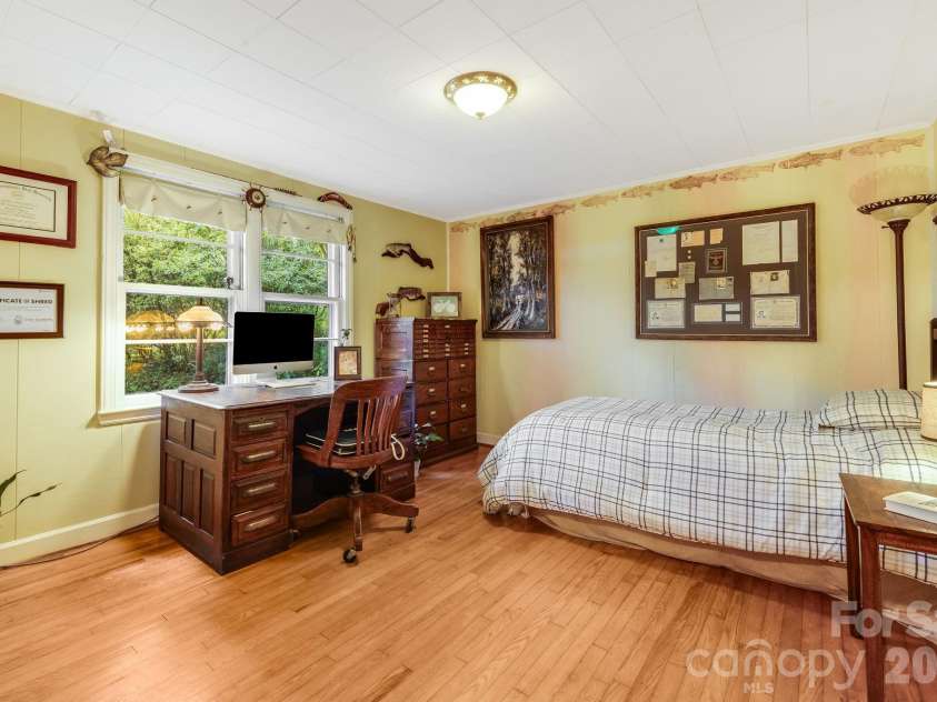 258 Old Homestead Road, Hendersonville, NC 28739.  MLS# CAR4424961, YatesRealty ID 51161. 