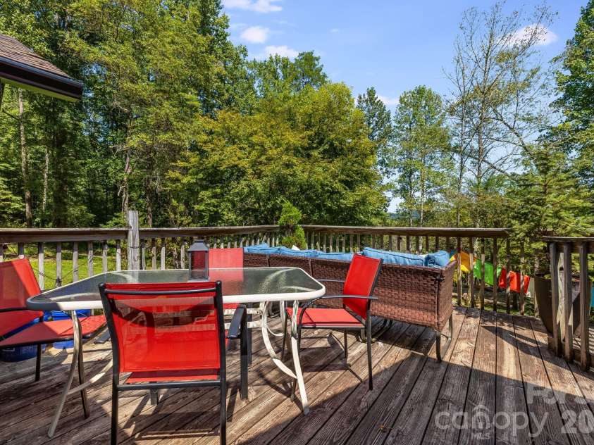 258 Old Homestead Road, Hendersonville, NC 28739.  MLS# CAR4424961, YatesRealty ID 51161. 