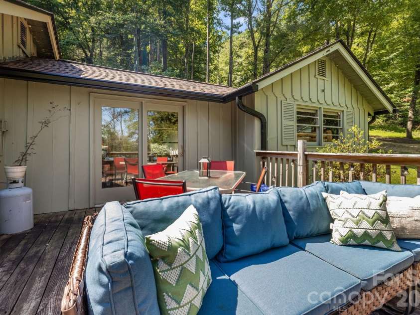 258 Old Homestead Road, Hendersonville, NC 28739.  MLS# CAR4424961, YatesRealty ID 51161. 