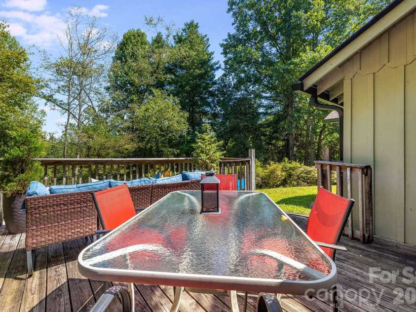 258 Old Homestead Road, Hendersonville, NC 28739.  MLS# CAR4424961, YatesRealty ID 51161. 