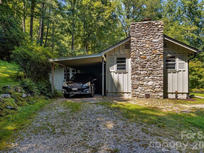 258 Old Homestead Road, Hendersonville, NC 28739.  MLS# CAR4424961, YatesRealty ID 51161. 