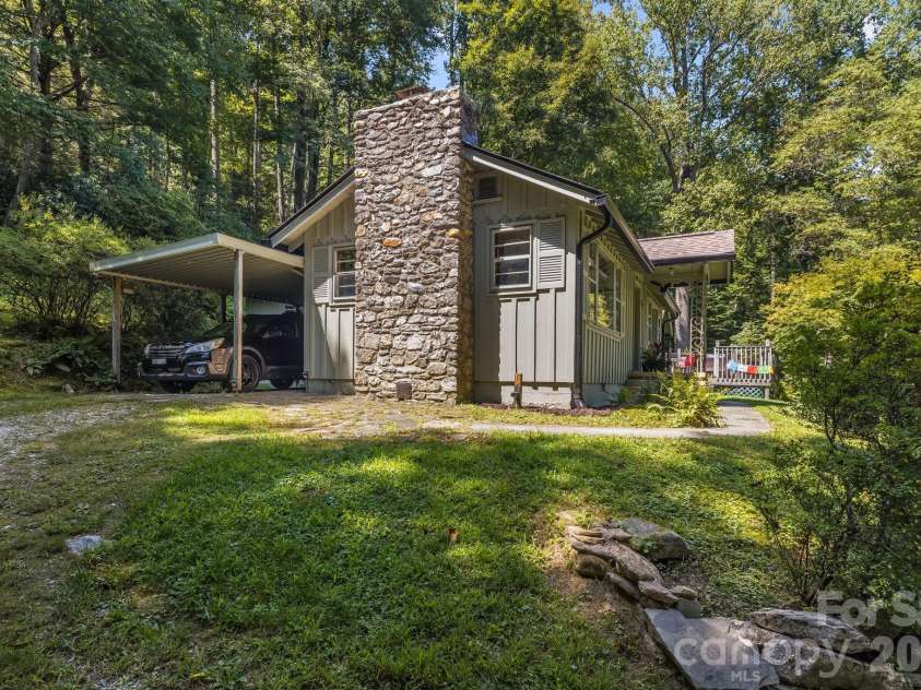 258 Old Homestead Road, Hendersonville, NC 28739.  MLS# CAR4424961, YatesRealty ID 51161. 