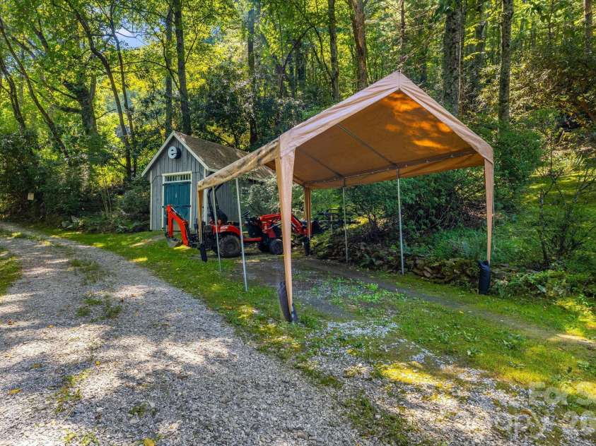 258 Old Homestead Road, Hendersonville, NC 28739.  MLS# CAR4424961, YatesRealty ID 51161. 