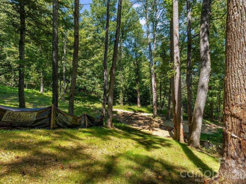 258 Old Homestead Road, Hendersonville, NC 28739.  MLS# CAR4424961, YatesRealty ID 51161. 