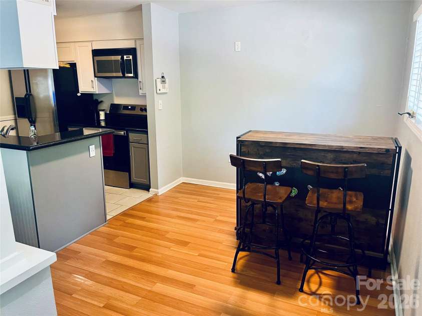 423 8th Street, Charlotte, NC 28202.  MLS# CAR4425095, YatesRealty ID 51164. 
