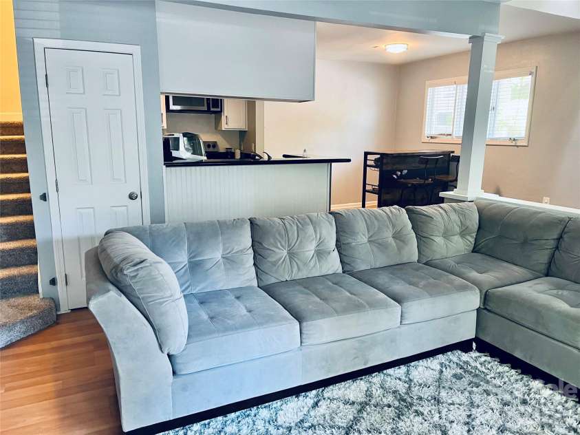 423 8th Street, Charlotte, NC 28202.  MLS# CAR4425095, YatesRealty ID 51164. 