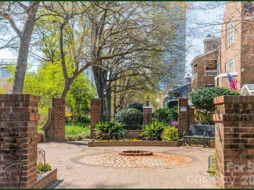423 8th Street, Charlotte, NC 28202.  MLS# CAR4425095, YatesRealty ID 51164. 