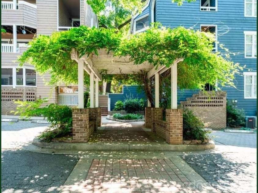 423 8th Street, Charlotte, NC 28202.  MLS# CAR4425095, YatesRealty ID 51164. 