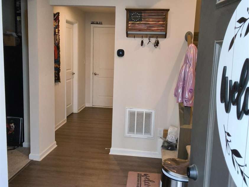 1205 May Apple Drive, Matthews, NC 28104.  MLS# CAR4425216, YatesRealty ID 51165. Entry hallway