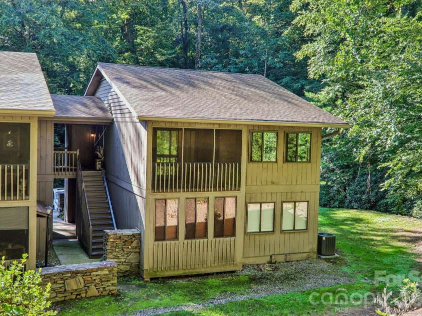 53 Lake Drive, Laurel Park, NC 28739.  MLS# CAR4425310, YatesRealty ID 51166. 