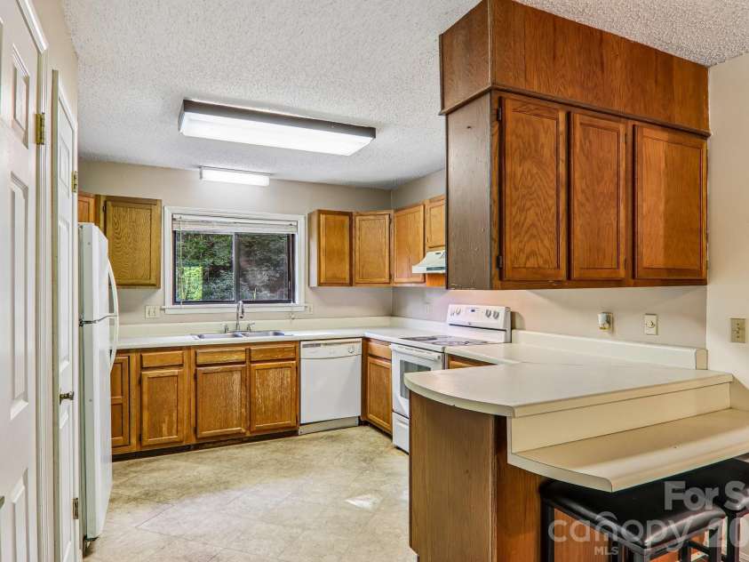 53 Lake Drive, Laurel Park, NC 28739.  MLS# CAR4425310, YatesRealty ID 51166. 