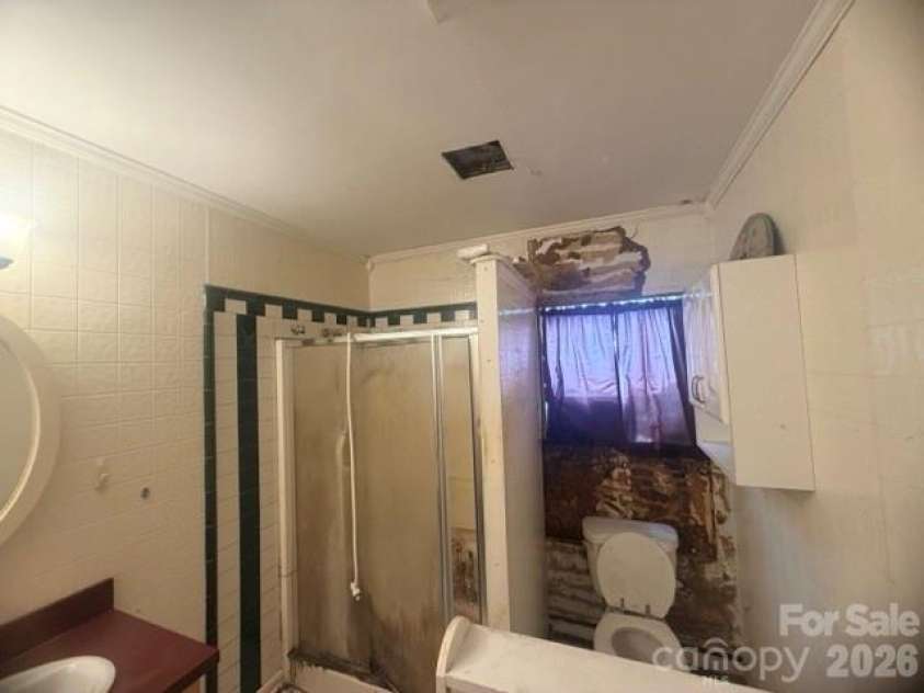 171 Fox Run Road, Lancaster, SC 29720.  MLS# CAR4424609, YatesRealty ID 51168. Primary Bathroom