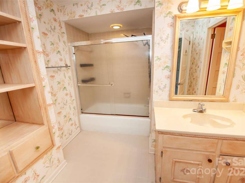 447 Washington Street, Rutherfordton, NC 28139.  MLS# CAR4245756, YatesRealty ID 5117. 