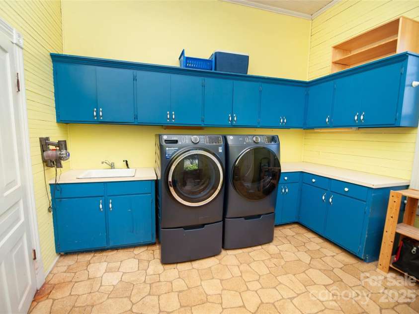 447 Washington Street, Rutherfordton, NC 28139.  MLS# CAR4245756, YatesRealty ID 5117. 