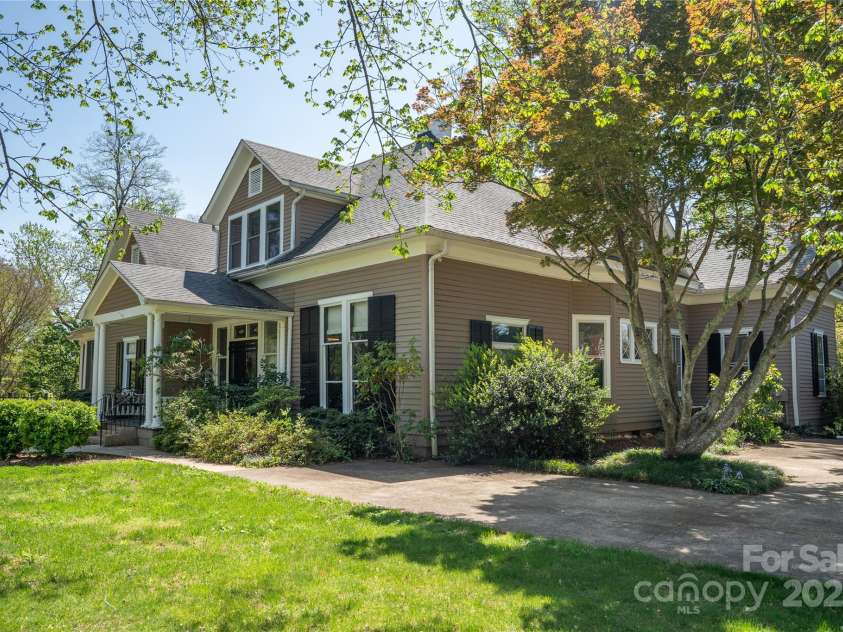 447 Washington Street, Rutherfordton, NC 28139.  MLS# CAR4245756, YatesRealty ID 5117. 